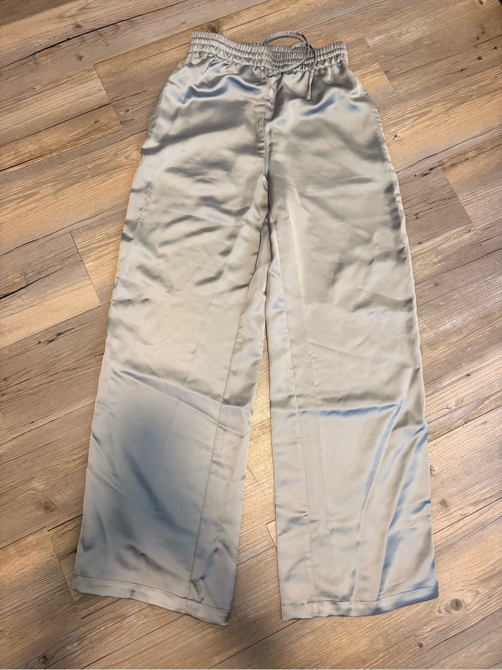 SKIMS Kim Kardashian sporty satin pant XXS new with tags